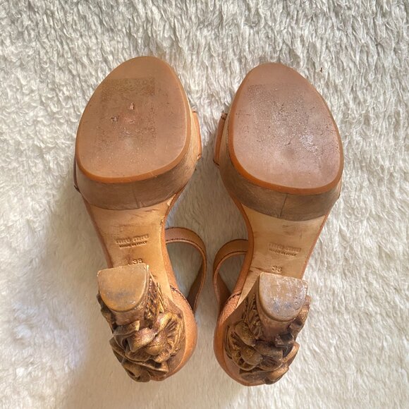 Miu Miu Vintage Camel Tan Floral Carved Wood Heel Platform Sandals – Size IT 38 - Picture 7 of 16